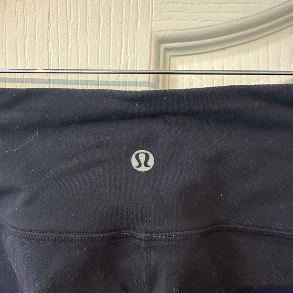 Lululemon low-rise 3/4 yoga pant - dark grey - Picture 3 of 3